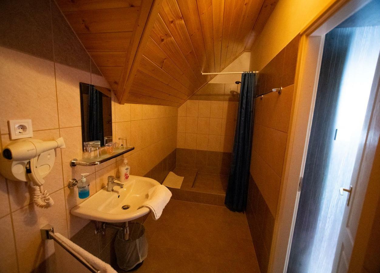 Bed and Breakfast Kamaras Ring House Модьород Экстерьер фото