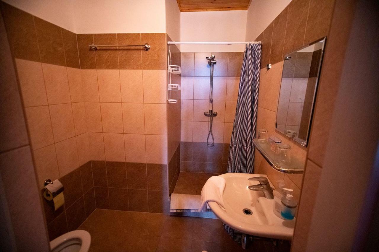 Bed and Breakfast Kamaras Ring House Модьород Экстерьер фото